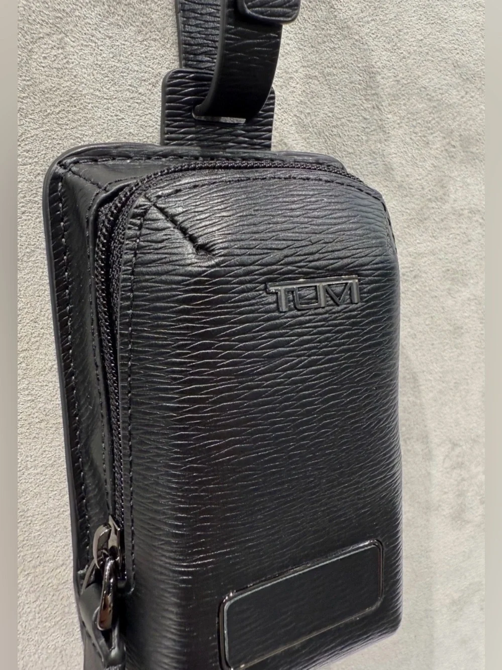 NEW Tumi EMBOSSED Leather Monogram Luggage Tag Zippered Pouch Buckle - BLACK